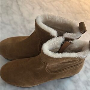 Cozy Tan Shearling-Lined Boots   Leather upper   Side zipper   Never worn